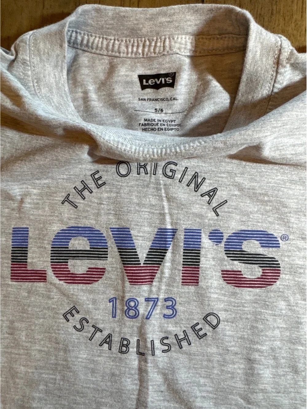 Levi’s Gray Logo Graphic T-Shirt Size 5/6